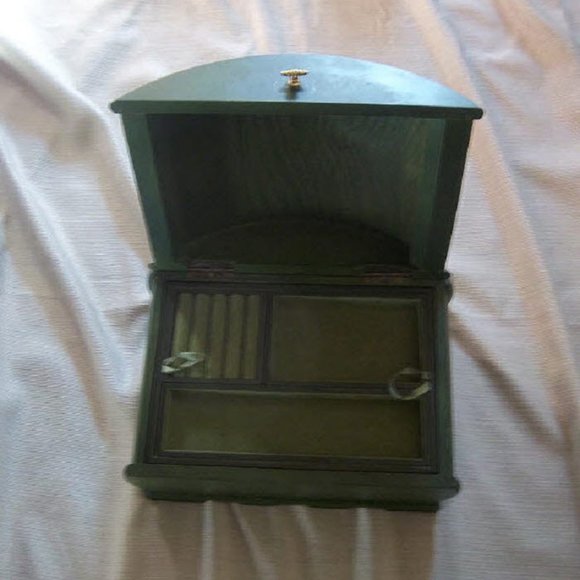 Green Wooden Jewely Box - Picture 6 of 7